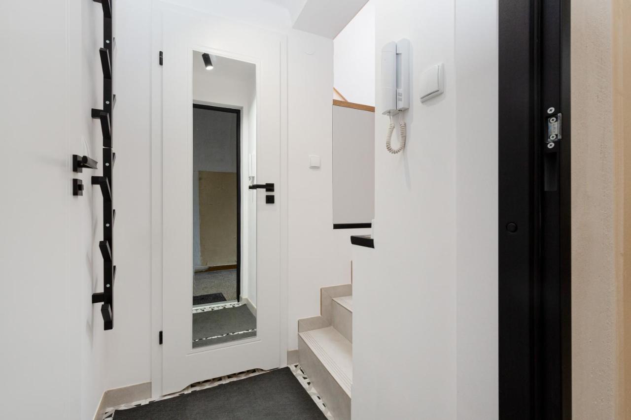 City Center Mezzanine Studio Chmielna By Noclegi Renters Warszawa Eksteriør bilde